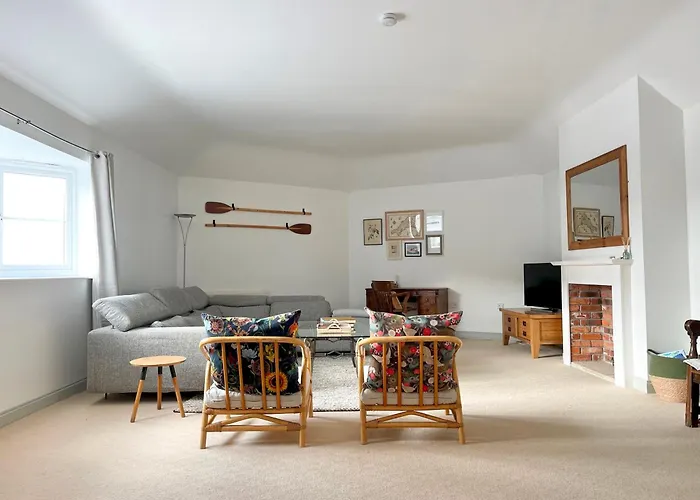 Spacious Home Sleeps 6 Short Walk To Port Isaac Village & Stunning Views