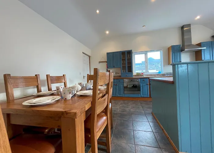 Spacious Home Sleeps 6 Short Walk To Port Isaac Village & Stunning Views