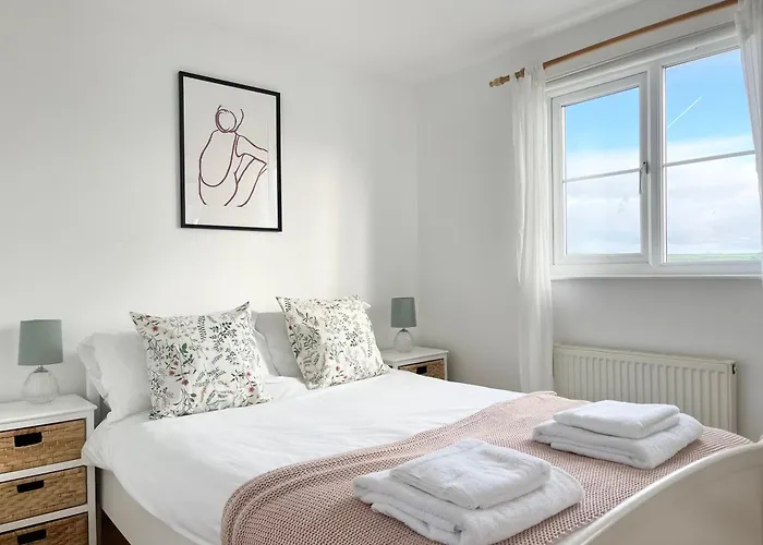 Spacious Home Sleeps 6 Short Walk To Port Isaac Village & Stunning Views