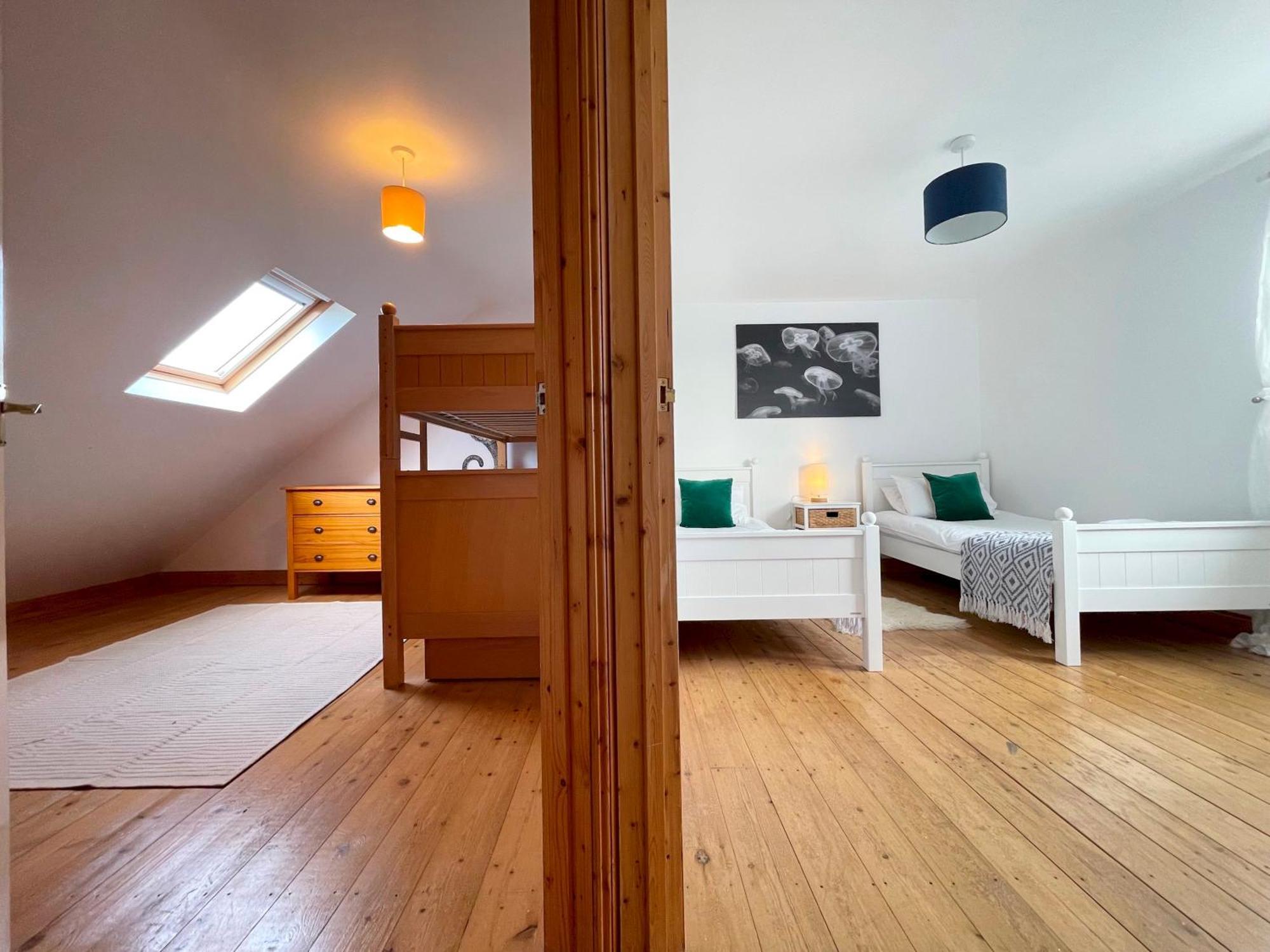 Spacious Sleeps 6 Short Walk To Village & Stunning Views * Port Isaac