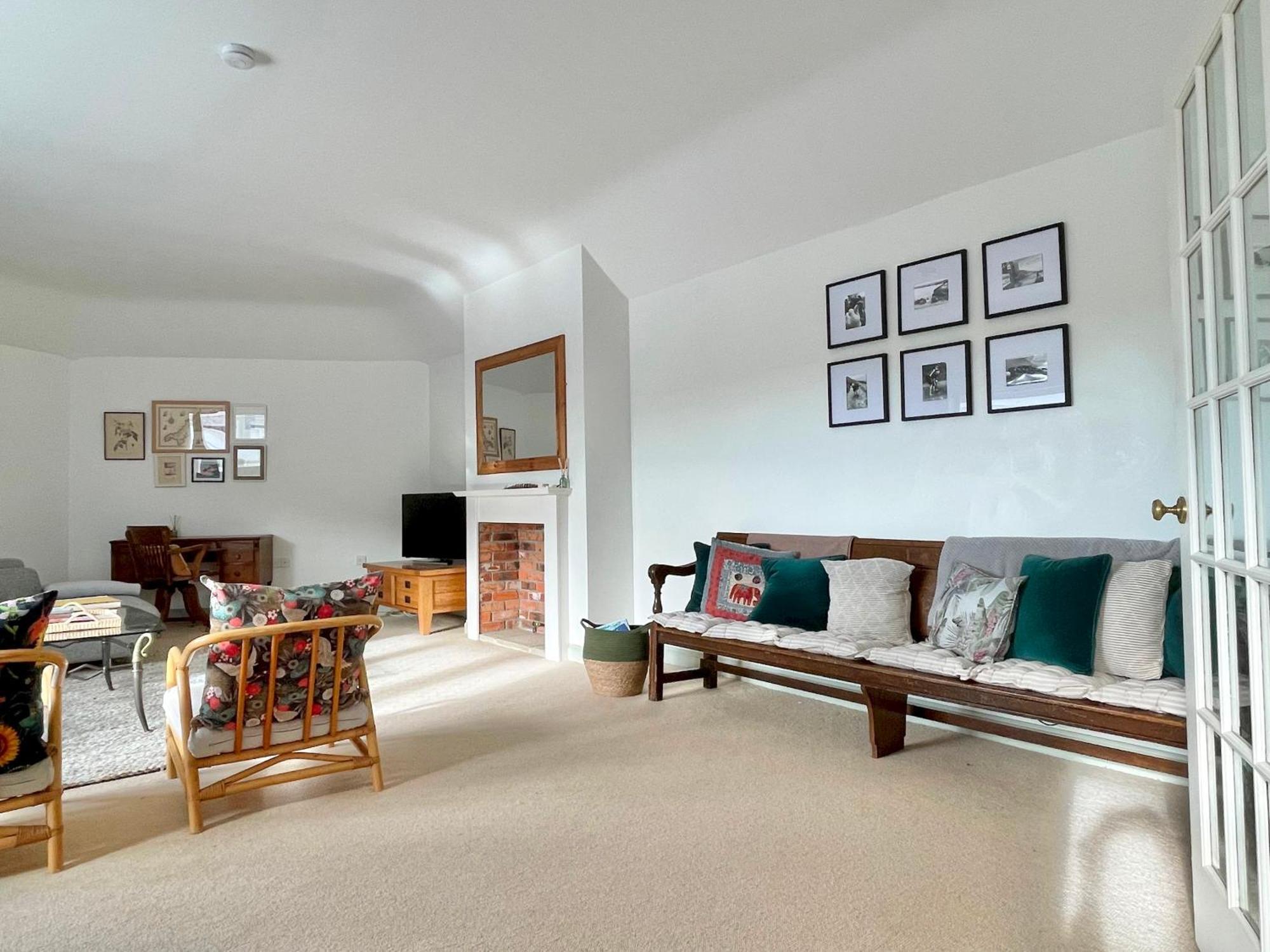 Spacious Sleeps 6 Short Walk To Village & Stunning Views Port Isaac